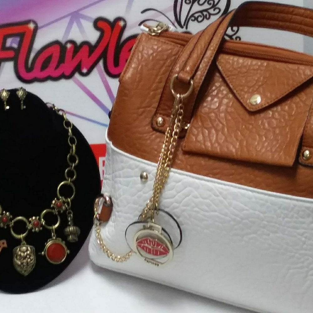 Neckelce/bag
